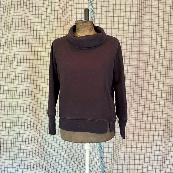 Black Rolled Collar Pull Over Cropped Sweatshirt By Athleta size M - Picture 1 of 8